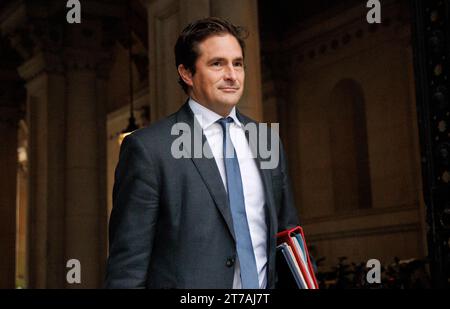 Londra, Regno Unito. 14 novembre 2023. Johnny Mercer, Ministro di Stato per gli affari dei Veterani del Regno Unito, arriva per la riunione del Gabinetto. Credito: Karl Black/Alamy Live News Foto Stock