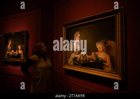 LA COLAZIONE DELLA FAMIGLIA LIOTARD & LAVERGNE RIUNISCE IL CAPOLAVORO PASTELLO DI LIOTARD CON LA SUA COPIA IN OLIO PER LA PRIMA VOLTA IN 250 ANNI la National Gallery 16 novembre 2023 – 3 marzo 2024 Sunley Room ingresso gratuito per la prima volta in 250 anni, scopri Liotard e la Lavergne Family Breakfast riunisce il capolavoro pastello dell'artista svizzero Jean-Etienne Liotard (1702-1789), dipinto a Lione nel 1754, con la copia in olio che completò a Londra quasi vent'anni dopo. La mostra apre nell'autunno del 2023 alla National Gallery di Londra. Foto Stock