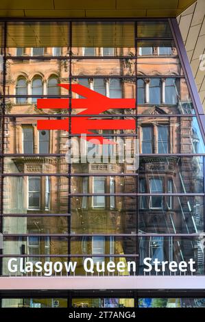 Segnale della stazione ferroviaria di Glasgow Queen Street, Scozia, Regno Unito, Europa Foto Stock