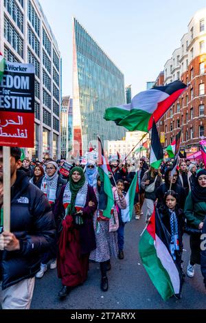 I musulmani britannici arrabbiati chiedono un cessate il fuoco a Gaza e che Israele ponga fine ai bombardamenti dell' in occasione dell' evento March for Palestine, Londra, Regno Unito Foto Stock