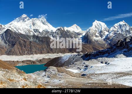 Monte Everest, Lhotse, Makalu e lago Gokyo dal passo Renjo la - strada per il campo base Everest, tre passi trekking, valle Khumbu, parco nazionale Sagarmatha Foto Stock