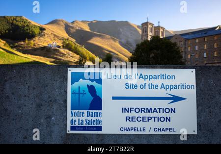 Nostra Signora di la Salette. Sanctuary Notre-Dame de la Salette, Francia. Questo luogo di pellegrinaggio si trova in un paesaggio montano unico nel suo genere Foto Stock