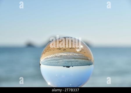 Sfera di vetro, spiaggia Kilfarrasy Foto Stock