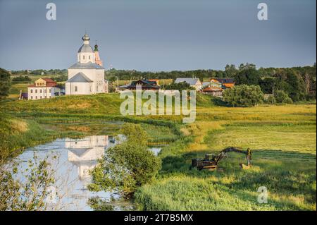 Chiesa del Profeta Elia Ivanova lutto a Suzdal, nell'ansa del fiume Kamenka, di fronte al Cremlino di Suzdal. Foto Stock