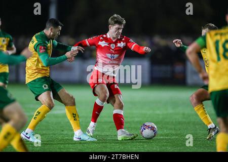 Horsham, Regno Unito. 14 novembre 2023. Barnsley centrocampista Luca Connell (48) durante la partita di replay del primo round Horsham FC vs Barnsley FC Emirates fa Cup al Camping World Community Stadium, Horsham, Inghilterra, Regno Unito il 14 novembre 2023 credito: Every Second Media/Alamy Live News Foto Stock