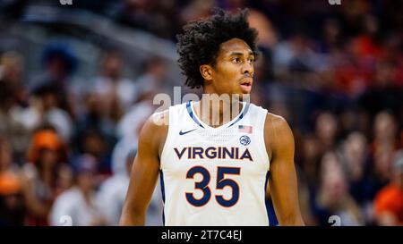 Charlottesville, Virginia, USA. 14 novembre 2023. La guardia dei Virginia Cavaliers Leon Bond III (35) durante il primo tempo contro i North Carolina A&T Aggies nel match NCAA Basketball Matchup alla John Paul Jones Arena di Charlottesville, Virginia. (Scott Kinser/CSM). Credito: csm/Alamy Live News Foto Stock