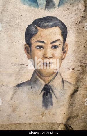 Dettaglio di un giovane in un tradizionale poster dipinto a mano. Al Museo della Comunità di Charoen Chai a Chinatown, Bangkok, Thailandia. Foto Stock