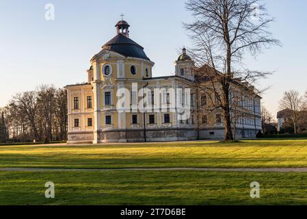 Castello di Kravare vicino alla citx di Opava nella repubblica Ceca durante una splendida giornata primaverile Foto Stock