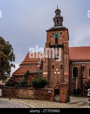 Chiesa dei Santi. Trinità a Gniezno, Polonia (Parrocchia) - chiesa fondata nella seconda metà del XII secolo, dopo il 1613 ricostruita in stile barocco Foto Stock