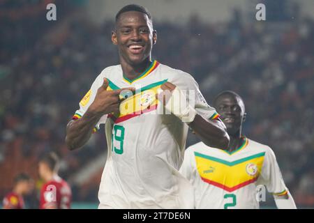 Bandung, Indonesia. 14 novembre 2023. Idrissa Gueye del Senegal festeggia dopo aver segnato un gol durante la partita del gruppo D della Coppa del mondo FIFA U17 tra Polonia e Senegal allo stadio Jalak Harupat di Bandung, Indonesia, 14 novembre 2023. Crediti: Septianjar Muharam/Xinhua/Alamy Live News Foto Stock