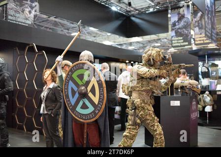Parigi, Francia. 14 novembre 2023. Milipol Paris 2023, il 23° evento globale per la sicurezza dello stato e la sicurezza interna, a Villepinte, Parigi, Francia il 14 novembre 2023. Foto di Pierrick Villette/ABACAPRESS.COM Credit: Abaca Press/Alamy Live News Foto Stock