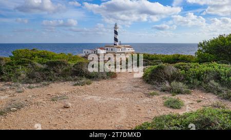 Mallorca, Spagna - 22 ottobre 2023: Faro di far de Cala Figuera sull'isola di Maiorca Foto Stock