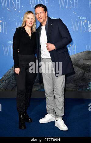 Denise Zich e Andreas Elsholz bei der Premiere des Kinofilms Wish im Zoo Palast. Berlino, 14.11.2023 *** Denise Zich e Andreas Elsholz alla prima del film Wish at Zoo Palast Berlin, 14 11 2023 foto:Xn.xKubelkax/xFuturexImagex Wish 3176 Foto Stock