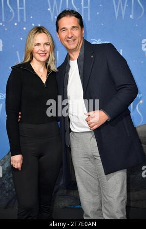 Denise Zich e Andreas Elsholz bei der Premiere des Kinofilms Wish im Zoo Palast. Berlino, 14.11.2023 *** Denise Zich e Andreas Elsholz alla prima del film Wish at Zoo Palast Berlin, 14 11 2023 foto:Xn.xKubelkax/xFuturexImagex Wish 3177 Foto Stock