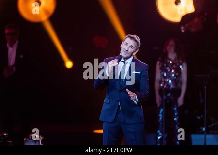 09 novembre 2023, Baden-Württemberg, Offenburg: Mark Keller è sul palco durante la registrazione di "Die große Silvester Show". Lo show Eurovision sarà trasmesso domenica 31 dicembre 2023 dalle ore 8,15 su ersten, ORF2 e SRF1. Foto: Philipp von Ditfurth/dpa Foto Stock