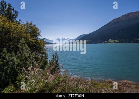 Lago di Resia nel Tirolo italiano Foto Stock