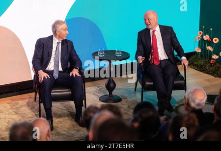 Tony Blair (a sinistra) e William Hague parlano al Shaping Us National Symposium al Design Museum di Londra. Data foto: Mercoledì 15 novembre 2023. Foto Stock