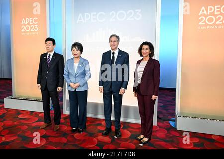 San Francisco, Stati Uniti. 14 novembre 2023. Ministro giapponese dell'economia, del commercio e dell'industria Yasutoshi Nishimura, ministro degli affari esteri Yoko Kamikawa, il Segretario di Stato degli Stati Uniti Antony Blinken e il Segretario al commercio Gina Raimondo durante l'incontro ministeriale economico USA-Giappone alla Asia-Pacific Economic Cooperation Economic Leaders Week (AELW) presso il George R. Moscone Convention Center di San Francisco, California, martedì 14 novembre 2023. Foto di Ben Solomon/U.S. Dipartimento di Stato/credito UPI: UPI/Alamy Live News Foto Stock