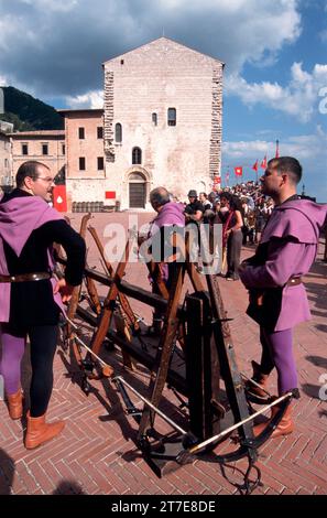 Palio della balestra tra Gubbio e Sansepolcro, Gubbio, provincia di Perugia, Umbria, Italia Foto Stock