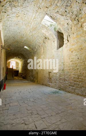 Sotterraneo del Palazzo Ducale, sede dell'Università. Spogliatoio. Marche. Italia Foto Stock