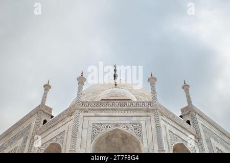 La cima del Mausoleo Taj Mahal, marmo bianco Foto Stock