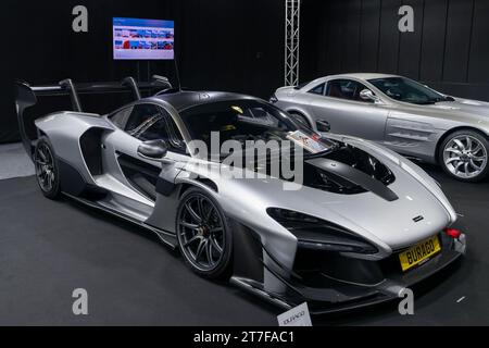 Lussemburgo, Lussemburgo - Motor Show Luxembourg 2023. Concentrati su una McLaren Senna GTR grigia. Foto Stock