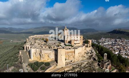 Vista aerea della fortezza di la Mota nel comune di Alcala The Real, Andalusia Foto Stock