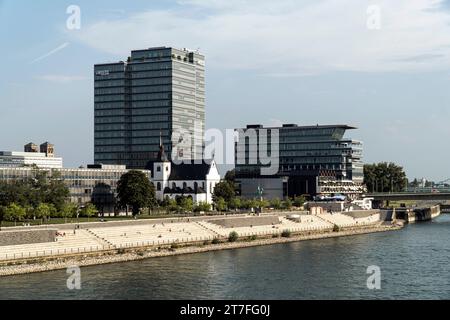 St Chiesa di Heribert, chiesa greco-ortodossa di Colonia, accanto alla sede della LANXESS Germany GmbH Foto Stock