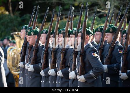 DAS Wachbataillon der Bundeswehr, in der Villa Hammerschmidt a Bonn, 15.11.2023. *** Il battaglione della Guardia delle forze armate tedesche, nella Villa Hammerschmidt a Bonn, 15 11 2023 credito: Imago/Alamy Live News Foto Stock