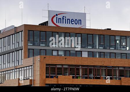 Kampeon, Campeon, Konzernzenrtrale, Firmezentral, sede centrale, Sitz, Logo, Firmenemblem, Schriftzug.Gebaeude. Jahrespressekonferenz INFINEON Technologies AG AM 15.11.2023 a Neubiberg. *** Campeon, Campeon, sede centrale, sede centrale, logo, Company Emblem, Lettering Building Annual Press Conference INFINEON Technologies AG on 15 11 2023 a Neubiberg Credit: Imago/Alamy Live News Foto Stock