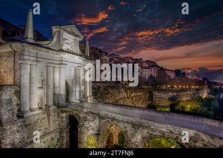 Porta San Giacomo la più bella delle porte d'accesso dalle mura veneziane Foto Stock