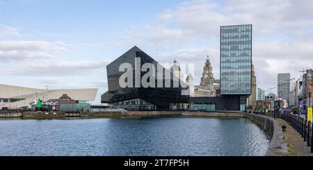 Liverpool, regno unito 16 maggio 2023 lo skyline attraverso il molo di Canning novembre a Liverpool Foto Stock