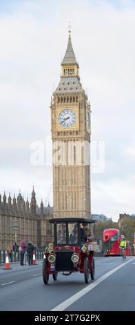 Dal 342 1904 White (Steam) di Londra al Brighton Veteran Car Run Westminster Bridge di Londra Foto Stock