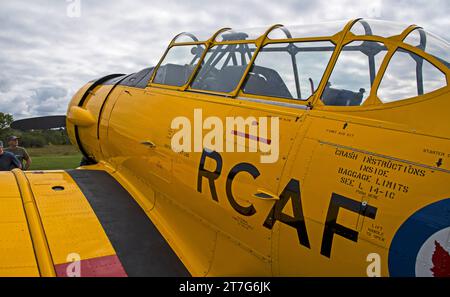 WW2 RCAF Harvard Trainer all'Hawkfield COPA Fly-in Foto Stock