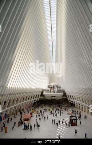 All'interno dell'Oculus Mall di New York City Foto Stock