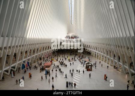 All'interno dell'Oculus Mall di New York City Foto Stock