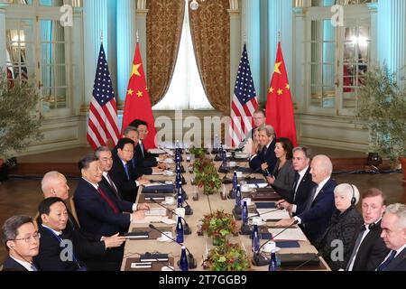 Woodside, Stati Uniti. 15 novembre 2023. Il presidente degli Stati Uniti Joe Biden incontra il presidente Xi Jinping della Repubblica Popolare Cinese mercoledì 15 novembre 2023 a Woodside, California. Il presidente Xi è negli Stati Uniti per partecipare al vertice APEC di San Francisco. Foto tramite MFA China/UPI Credit: UPI/Alamy Live News Foto Stock