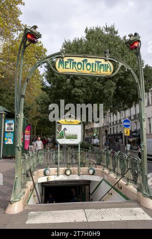 Ingresso Art Nouveau alla stazione della metropolitana Blanche, Parigi, Ile-de-France, Francia Foto Stock