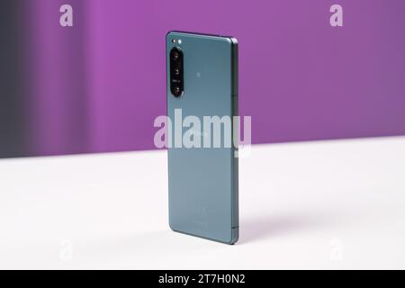 HCMC, VN - novembre 2023. Sony Xperia V per uso editoriale Foto Stock