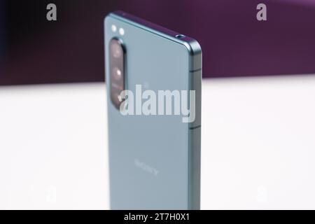 HCMC, VN - novembre 2023. Sony Xperia V per uso editoriale Foto Stock