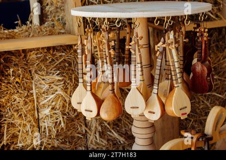 Il classico strumento turco a corda Saz, baglama Foto Stock