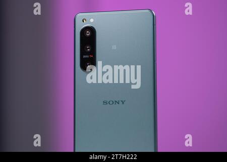 HCMC, VN - novembre 2023. Sony Xperia V per uso editoriale Foto Stock