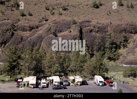 Chimney Rock Recreation Site da Rim Trail, Crooked Wild e Scenic River, Lower Crooked River National Back Country Byway, Oregon Foto Stock