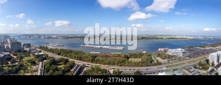 Vista dalla torre del campidoglio di Baton Rouge al fiume Mississippi e alla città, Louisiana Foto Stock