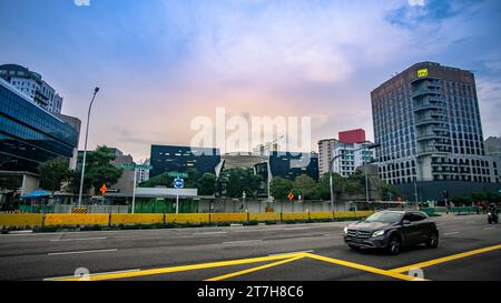 LASALLE College of the Arts, SIM Lim Square e Hotel mi Rochor in vista quando viaggiate lungo Sungei Road, Singapore. Foto Stock