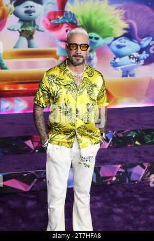 Hollywood, USA. 15 novembre 2023. AJ McLean arriva al Trolls Band Together Special Screening tenutosi al TCL Chinese Theatre di Hollywood, CALIFORNIA, mercoledì 15 novembre 2023. (Foto di Conor Duffy/Sipa USA) credito: SIPA USA/Alamy Live News Foto Stock