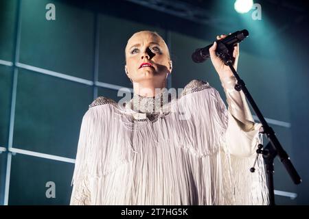 Oslo, Norvegia. 15 ottobre 2023. La cantante, cantautrice e musicista norvegese Ane Brun esegue un concerto dal vivo al Sentrum Scene di Oslo. (Foto: Gonzales Photo/Alamy Live News Foto Stock