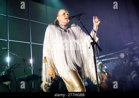 Oslo, Norvegia. 15 ottobre 2023. La cantante, cantautrice e musicista norvegese Ane Brun esegue un concerto dal vivo al Sentrum Scene di Oslo. (Foto: Gonzales Photo/Alamy Live News Foto Stock