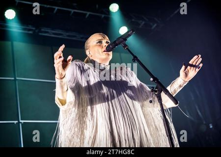 Oslo, Norvegia. 15 ottobre 2023. La cantante, cantautrice e musicista norvegese Ane Brun esegue un concerto dal vivo al Sentrum Scene di Oslo. (Foto: Gonzales Photo/Alamy Live News Foto Stock