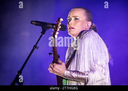 Oslo, Norvegia. 15 ottobre 2023. La cantante, cantautrice e musicista norvegese Ane Brun esegue un concerto dal vivo al Sentrum Scene di Oslo. (Foto: Gonzales Photo/Alamy Live News Foto Stock